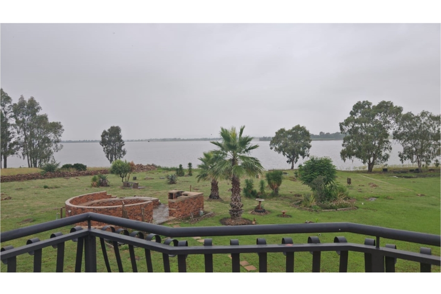 6 Bedroom Property for Sale in Vaaldam SH Free State